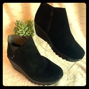 Sketchers comfort foam black suede wedges